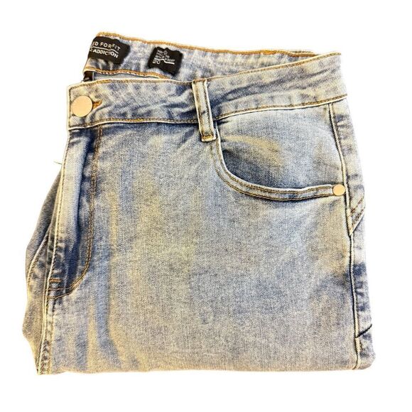 City Chic Harley Mid-Rise Ankle Grazer Jeans | Size 20 | Light Wash | NWOT - Picture 11 of 13